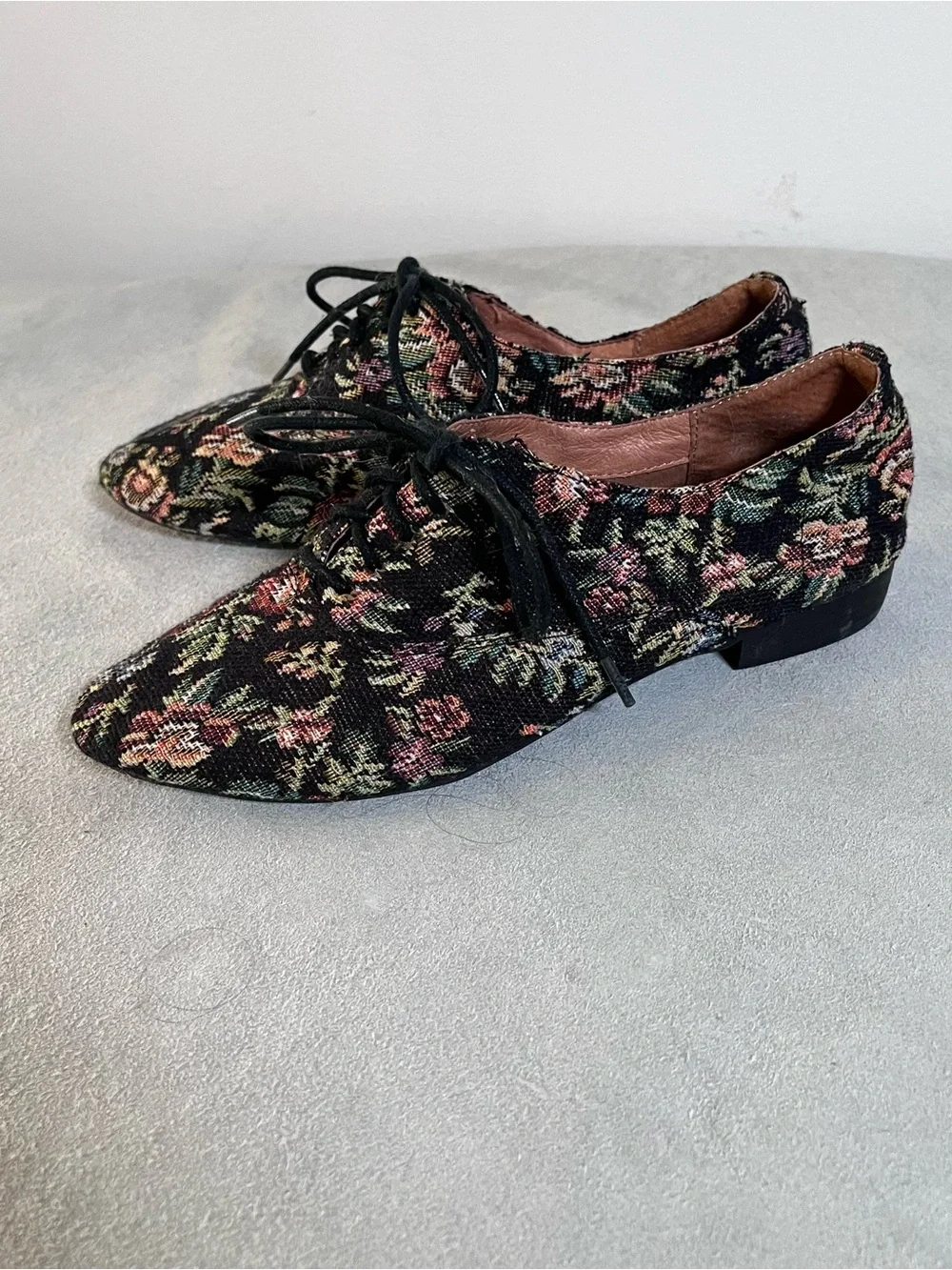 Jeffrey Campbell Black Floral Tapestry Lace-Up Oxford Flats Size 7 Brocade